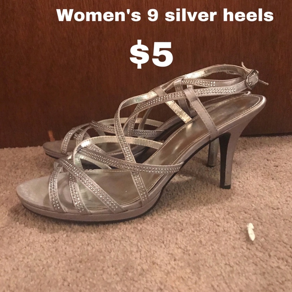 I.Miller size 9 Silver Heels